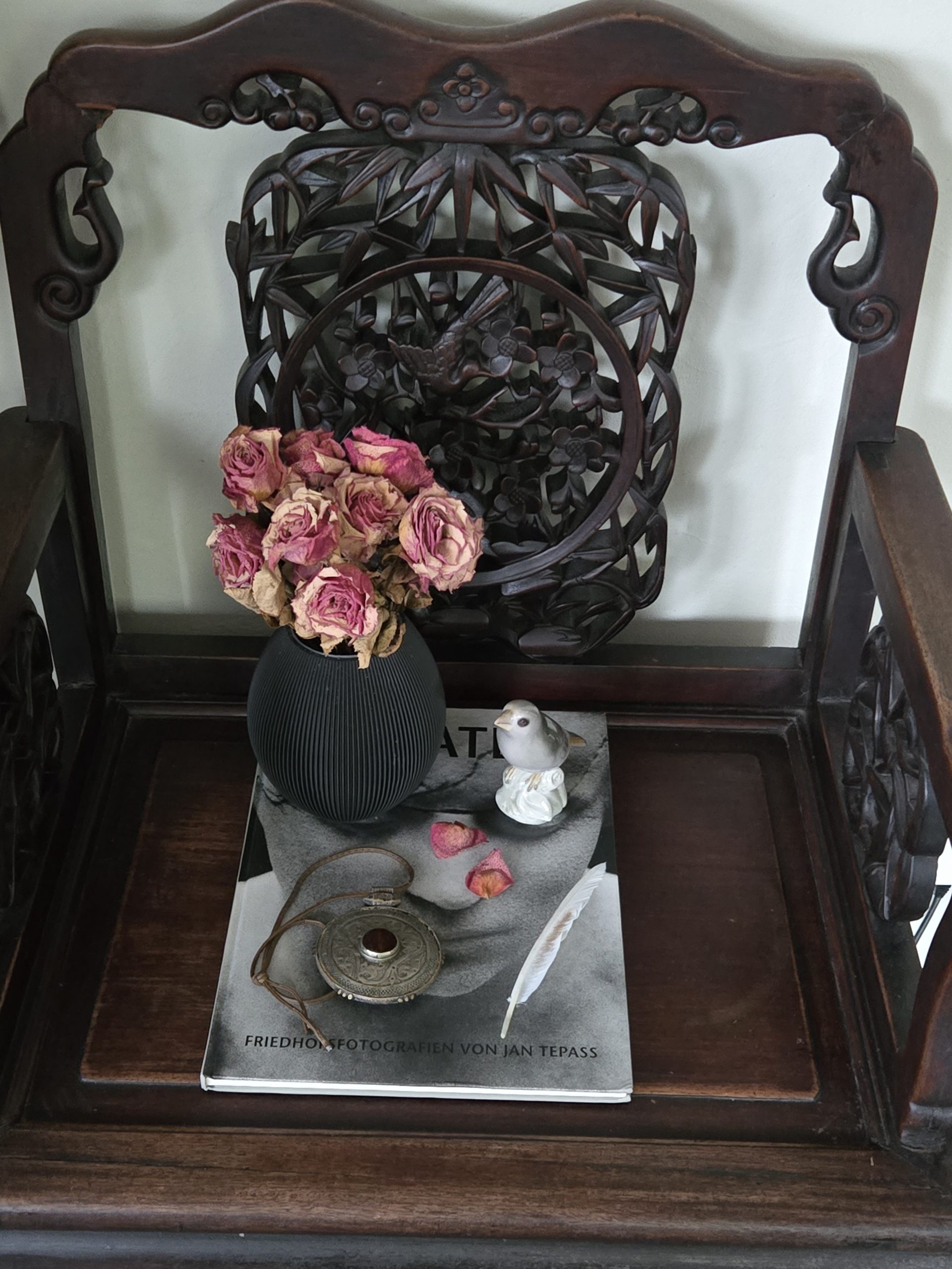 Afrohaare aus orangen Blüten