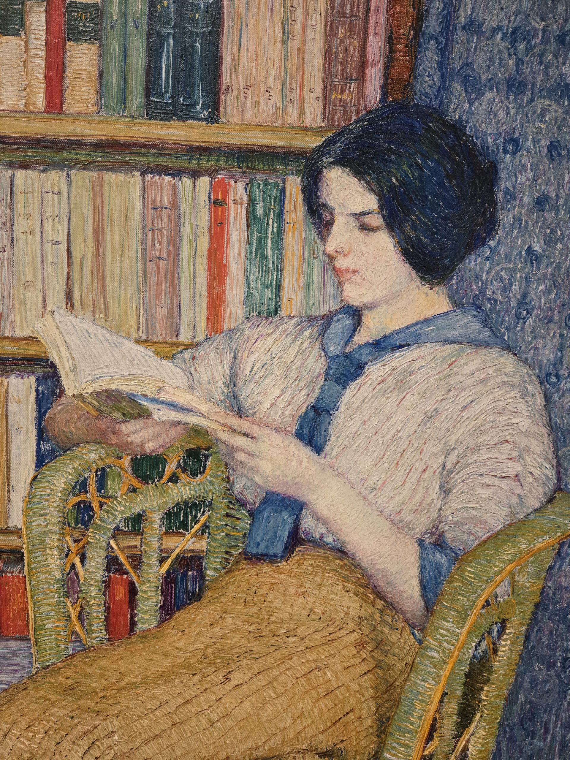 Porzellanbrosche, auf der mit Sektgläsern angestoßen wird